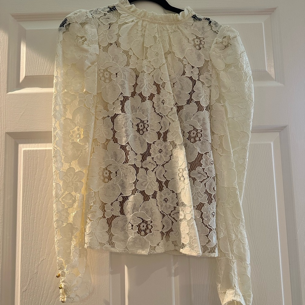 Gorgeous ivory wayf lace top